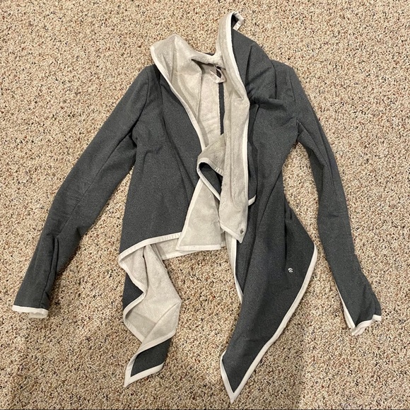 Lululemon Presence of Mind Wrap - Picture 4 of 13